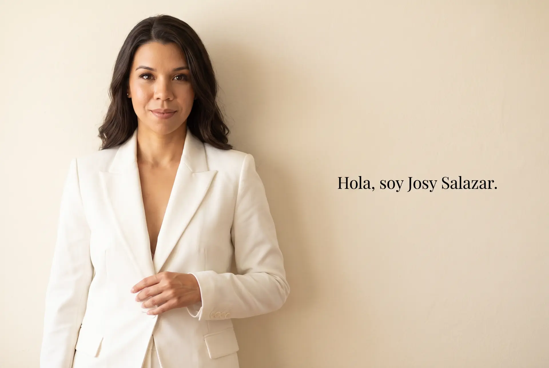Josy Salazar presentándose